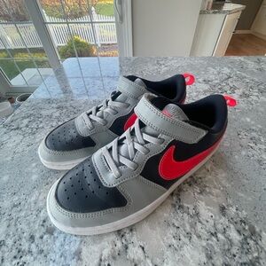 Boys Nike Sneakers- Like New